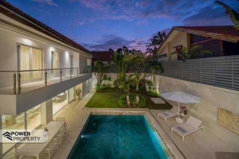 Vila 4 kamar tidur di Seminyak, Badung, Bali (9227) 22