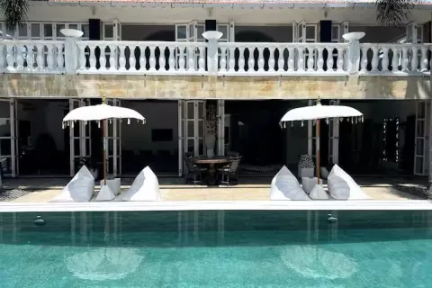 Vila 5 kamar tidur di Tibubeneng, Badung, Bali (10790)