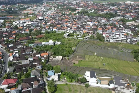 Land in Denpasar, Bali (10792) 2