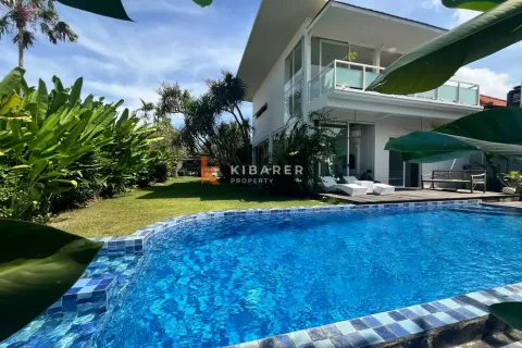Vila 4 kamar tidur di Tumbak Bayuh, Mengwi, Badung, Bali (13436)